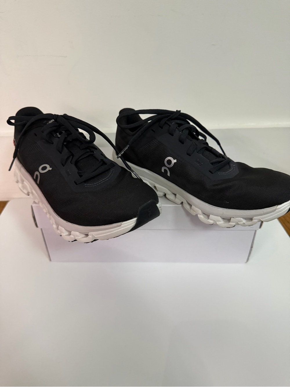 On Running Women's Cloudflow Runner - Black/White